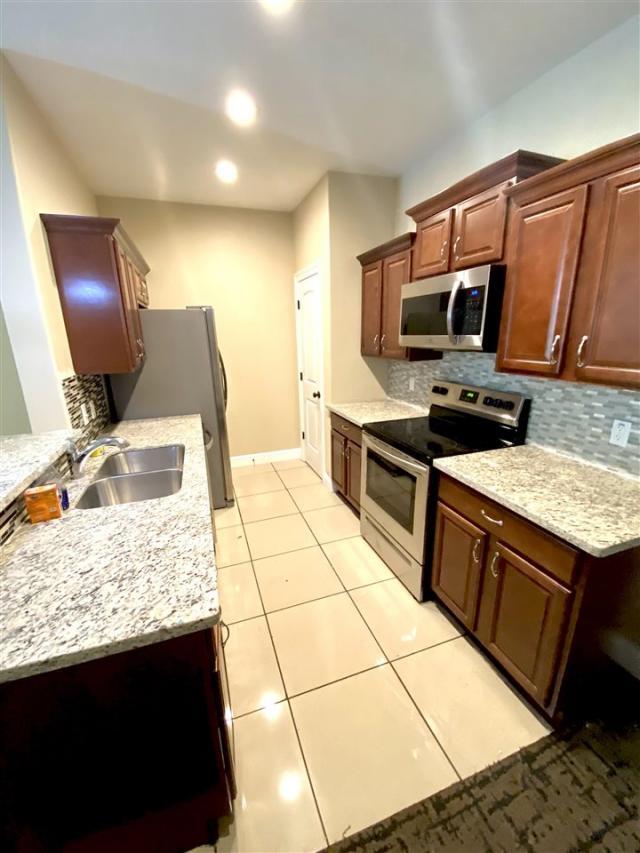 Foto del edificio - 3 bedroom in Groves TX 77619