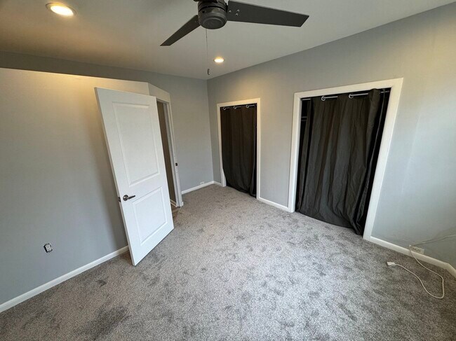main bedroom - 130 E Wayne Ave
