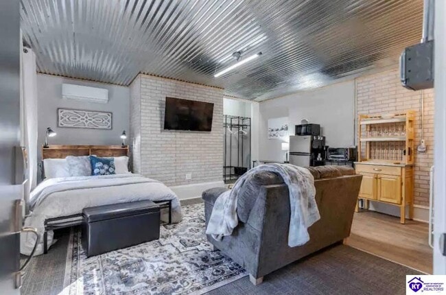 Building Photo - 404 N Washington St