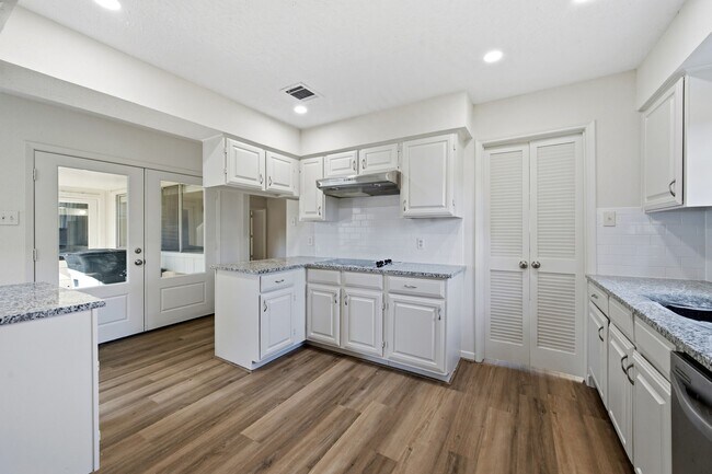 Foto del edificio - 25407 Lancewood Dr