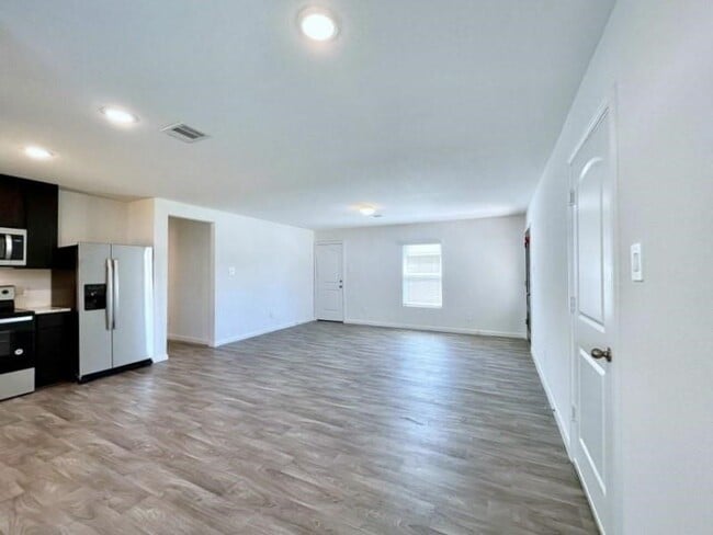Building Photo - 13010 Sorrento Bay Dr
