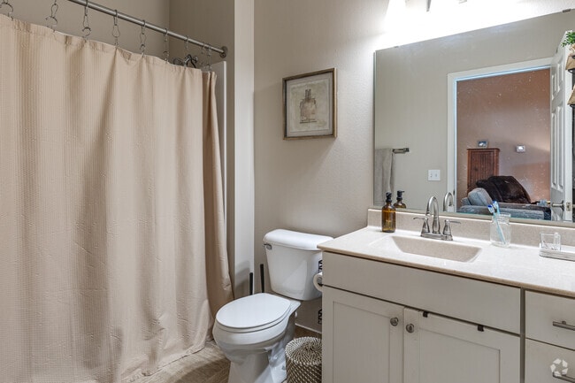 1BR, 1BA - 690SF - Bathroom - Conifer Ridge Apartments