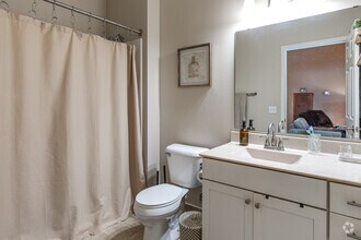 1BR, 1BA - 690SF - Bathroom - Conifer Ridge Apartments