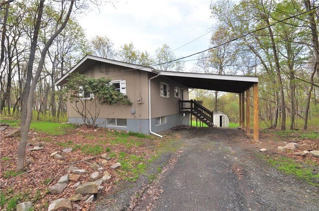Building Photo - 1065 Clover Rd S