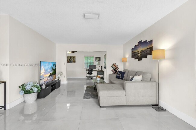 Foto del edificio - 6531 NW 24th Pl