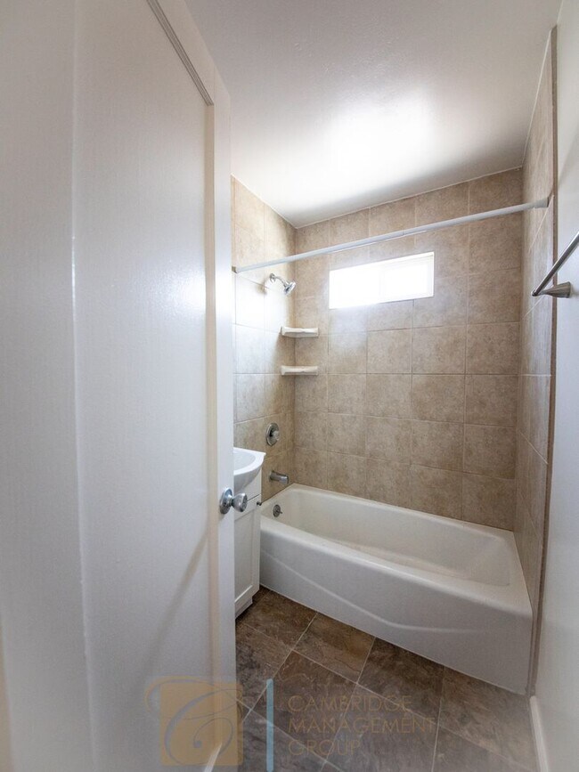 Foto del edificio - 4455-59 1/2 Dawson Ave