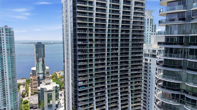 Building Photo - 1010 Brickell Ave
