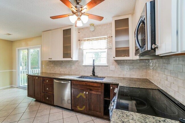Foto del edificio - 3 Bedroom 3 Bath Home in Goose Creek!