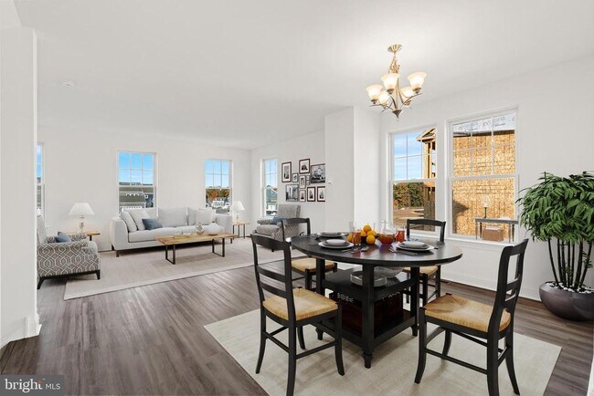 Foto del edificio - 957 Lorewood Grove Rd