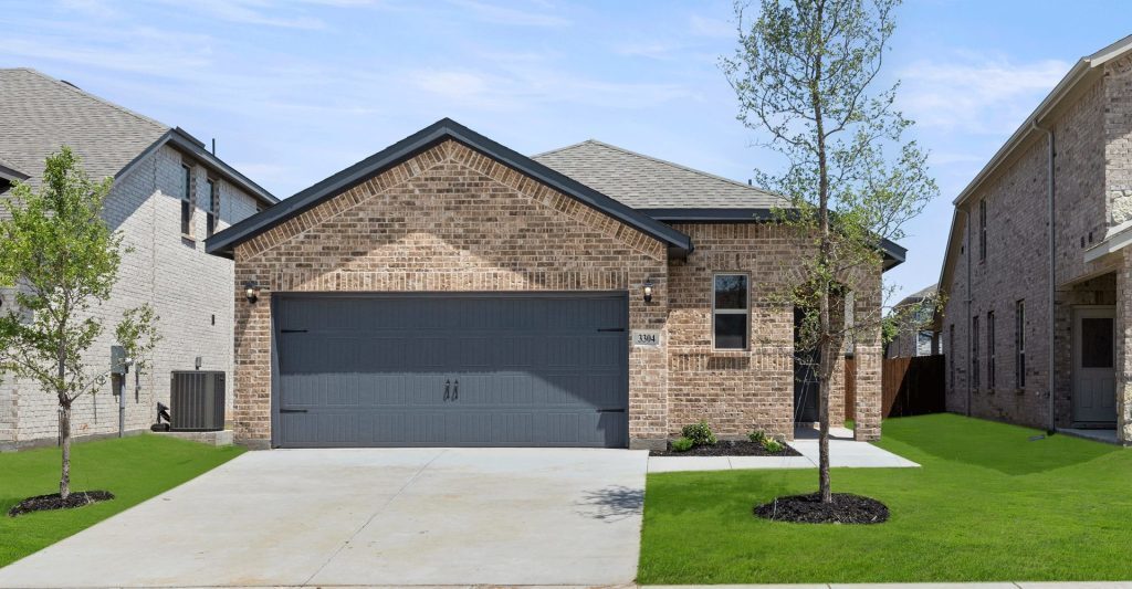 Foto principal - 3304 Dahlia Dr