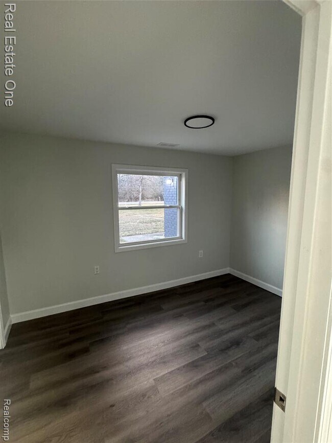 Building Photo - 7889 Chilson Rd