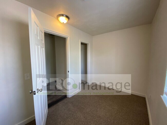 Foto del edificio - 437 W Crowley St