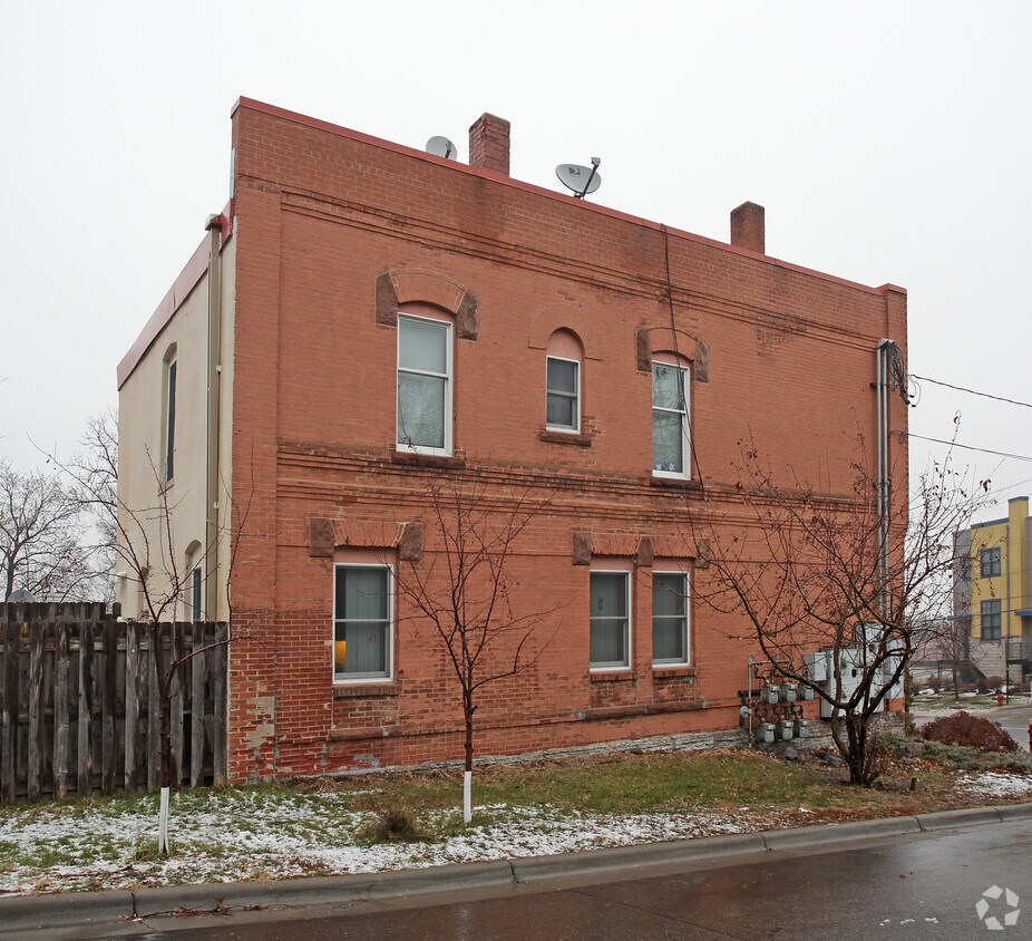 Building Photo - 557 State St