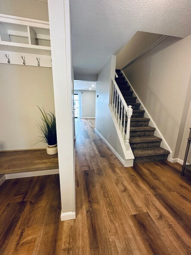 Entrance Way - 37 Devonshire Cir