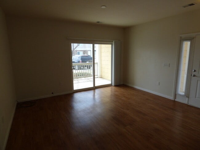 MUST SEE 2 Bed/2 Bath Condo in the Lakesho... - MUST SEE 2 Bed/2 Bath Condo in the Lakesho...