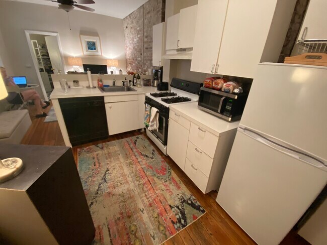 Building Photo - 169 Endicott St