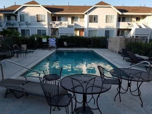 Building Photo - 2 bedroom in Reseda CA