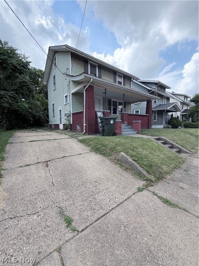 Building Photo - 1627 Bryan Ave SW