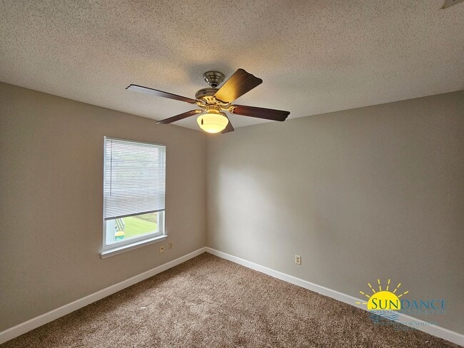 Building Photo - Charming 2-Bedroom Apartment in Fort Walto...