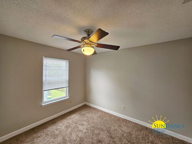 Foto del edificio - Charming 2-Bedroom Apartment in Fort Walto...