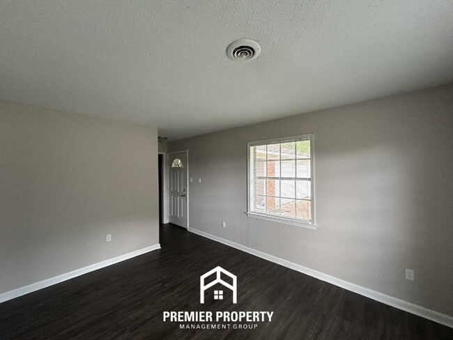 Building Photo - Charming 3BR/2BA Horn Lake Home | Hardwood Floors, 2-Car Garage & Fenced Yard