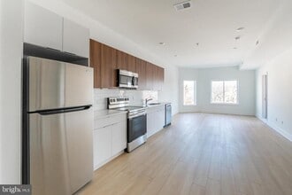 Building Photo - 4200 Lancaster Ave