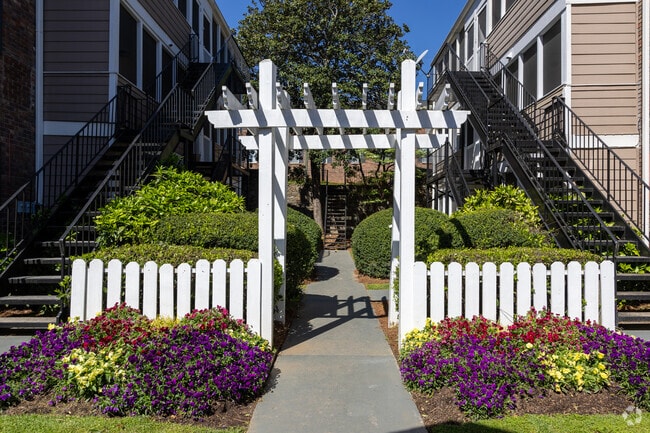 Building Photo - ReNew Chastain