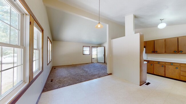 Building Photo - SPACIOUS 2 BEDROOM w/BASEMENT, AVAILABLE A...