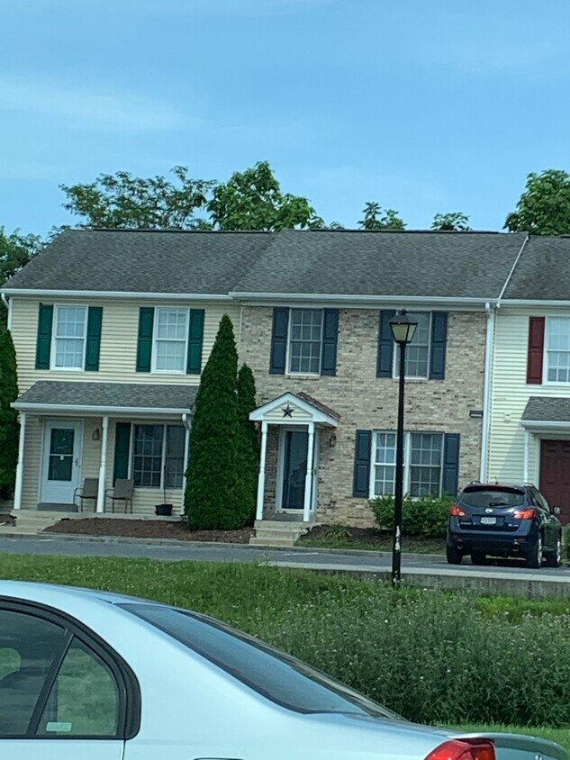 Primary Photo - 262 Commerce Dr