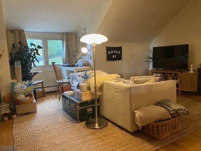 Foto del edificio - 166 Upper Mountain Ave