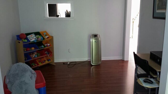 Foto del edificio - 2 Bedroom Townhome in NW Greensboro near parks and Greenway