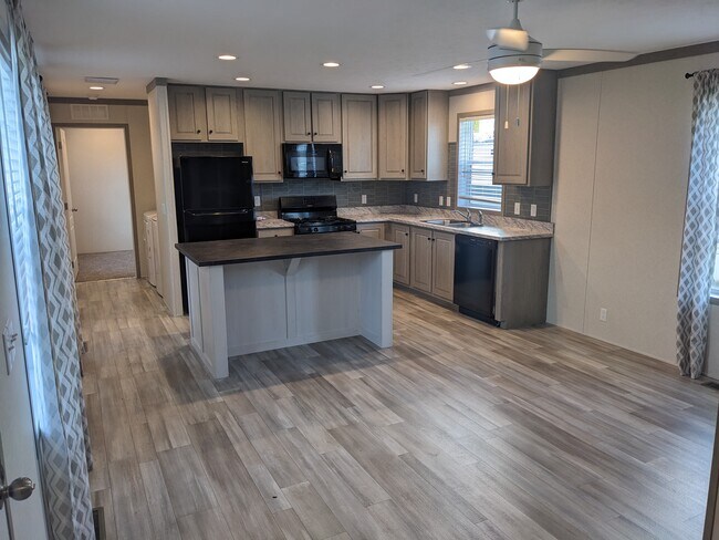 Foto del edificio - 10340 Midland Rd