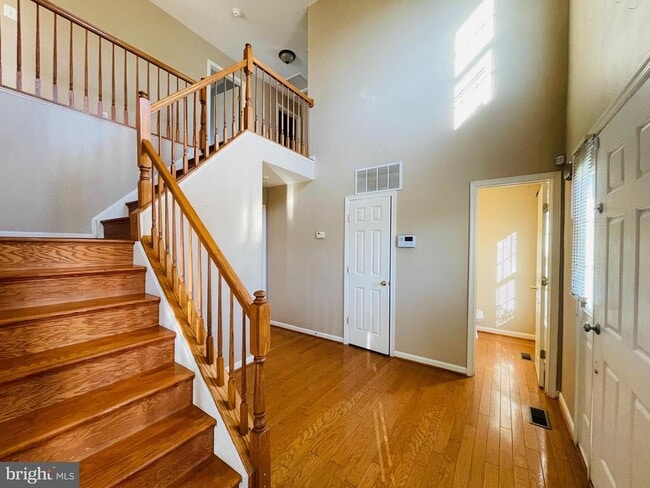 Building Photo - 32 Palace Ln