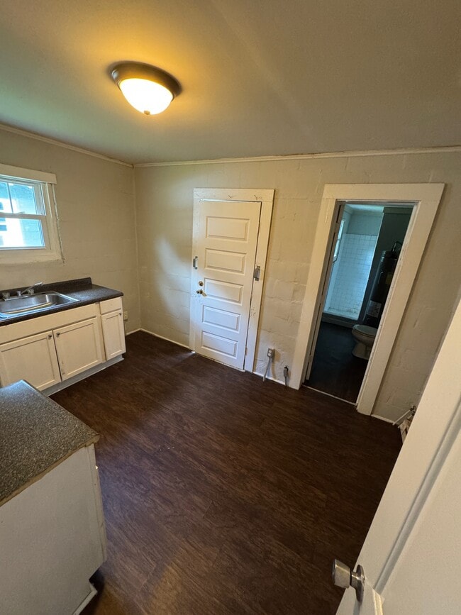 Building Photo - 411 Hadley St SE