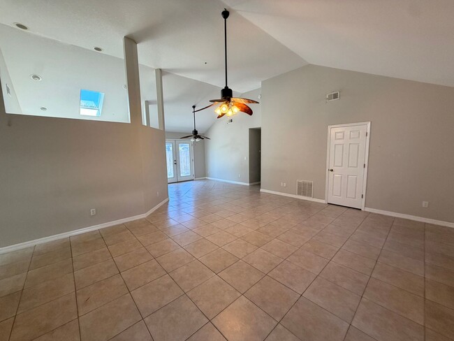 Building Photo - 527 Terrier Way