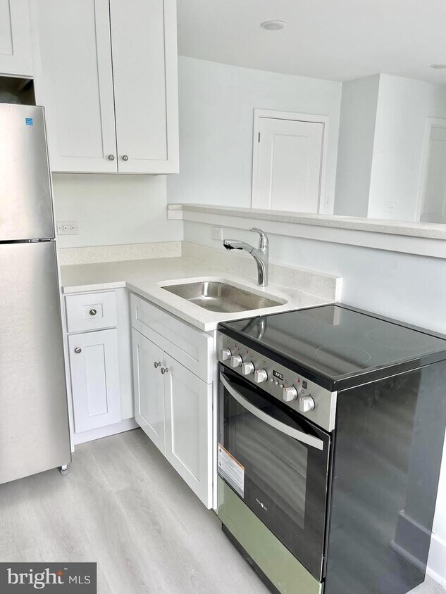 Foto principal - 4725-4727 Chester Ave