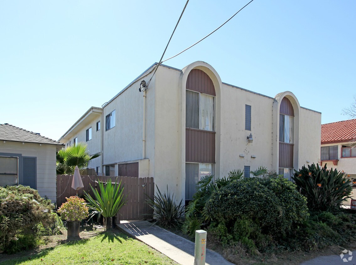 Building Photo - 394 G St