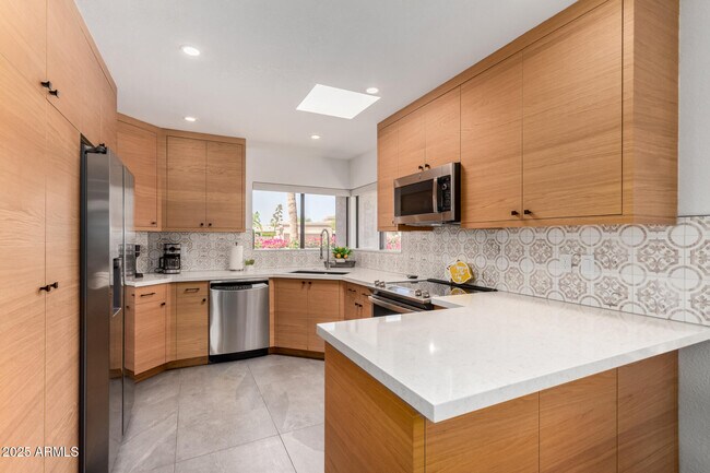 Building Photo - 6725 E Kelton Ln