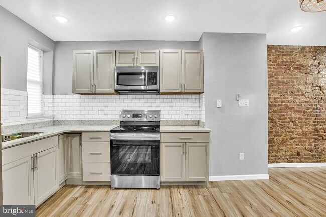Building Photo - 1531 W Butler St