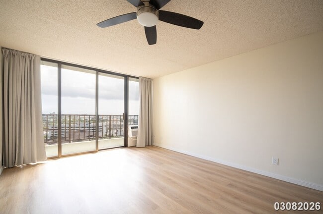 Building Photo - $2,000 / 1br - 1bd/1ba Condominium In Pearl Regency W/ 1 Parking Stall