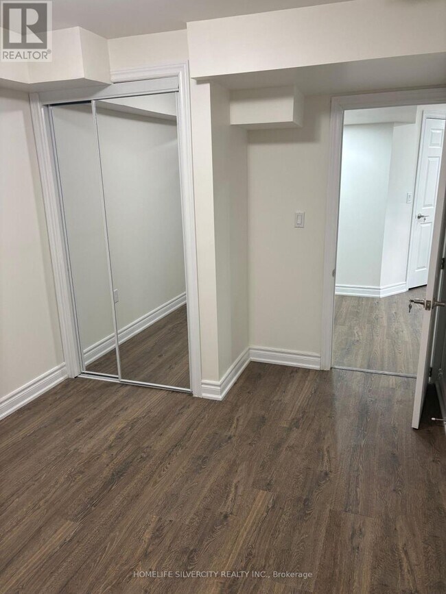 Photo du bâtiment - 2 Manordale Crescent