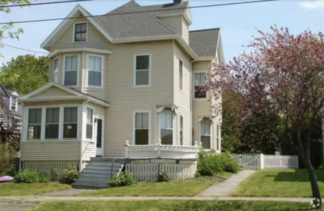 Building Photo - 163 Broadway