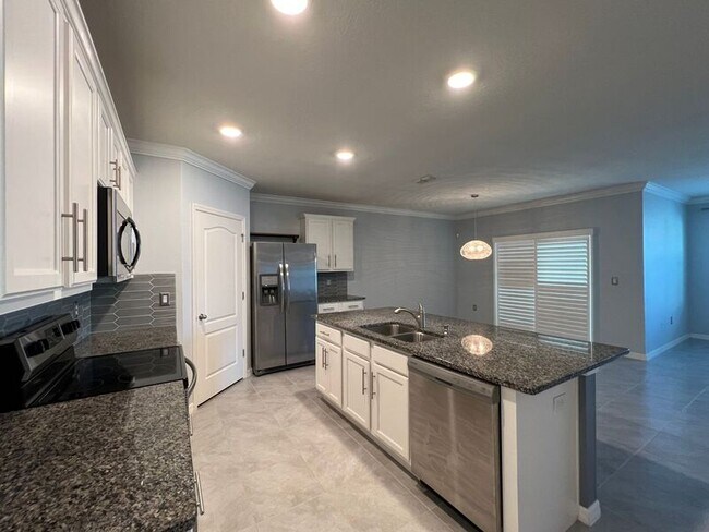 Building Photo - 3301 Wolf Run Rd