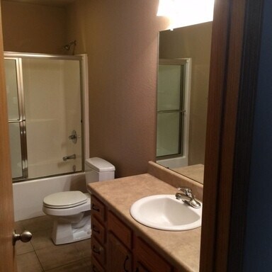 Building Photo - 121 Walnut Grove