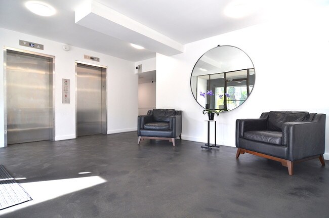 Building Photo - Renovated 1 bedroom 1 bath