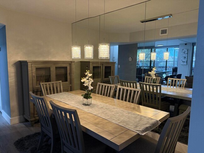 Foto del edificio - 3400 Blue Lake Dr