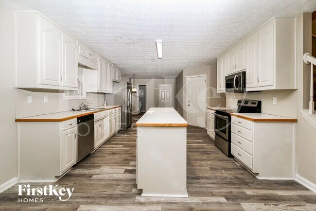 Building Photo - 230 Trelawney Dr