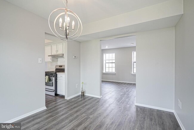 Building Photo - 38 St Moritz Dr