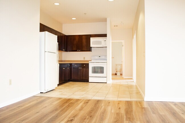 Foto del edificio - Keith Hilltop Terrace 55+ Living