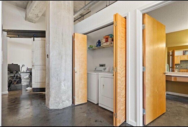 Foto del edificio - 321 W 7th St